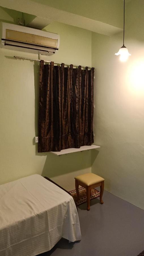 Snoopy Homestay Two Bedroom Бату-Пахат Экстерьер фото